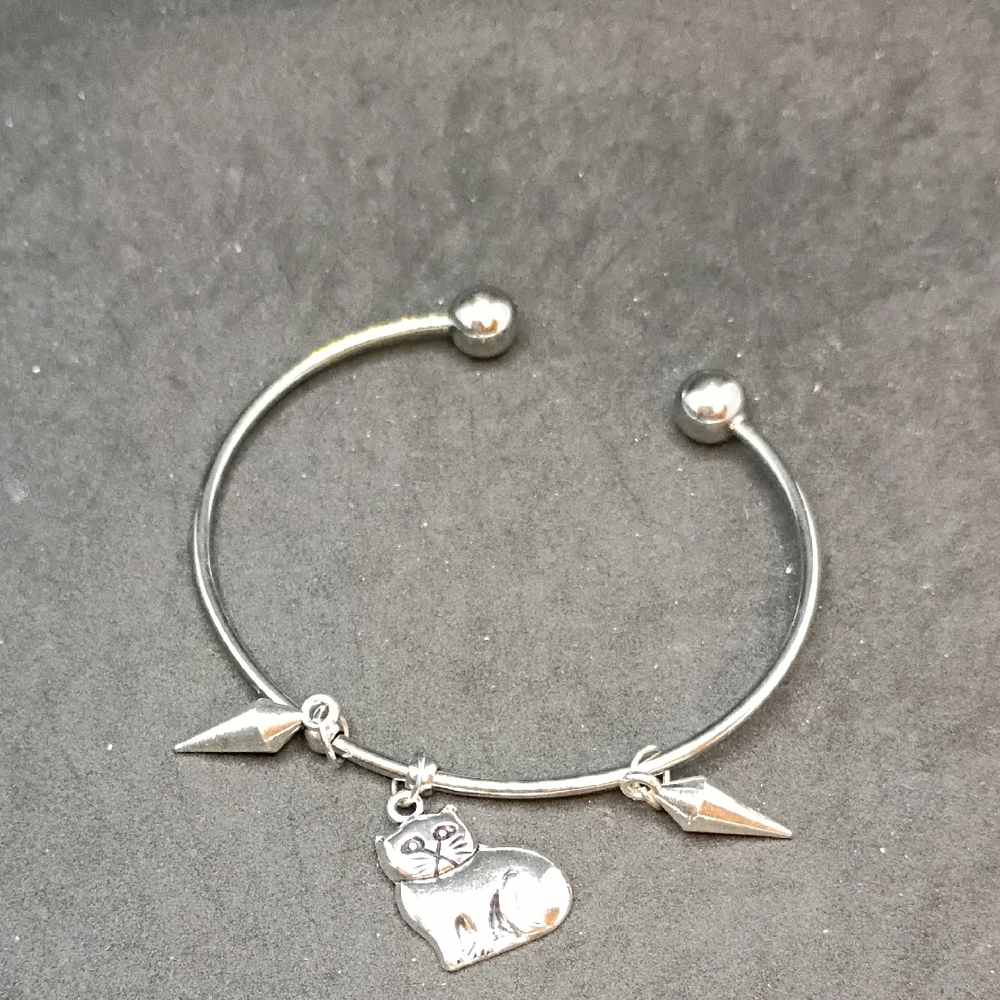 Silver Tone Charm Bracelet with Cat